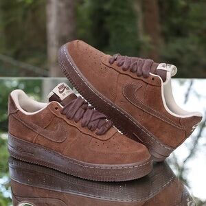 EUC NIKE AIR FORCE 1 '07 Cacao Wow/ Sandrift